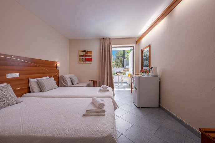 Imagen de la habitación del Hotel Dionysos Hotel and Suites. Foto 3