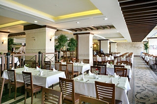 Imagen del bar/restaurante del Hotel Dionysos Hotels Sport & Spa. Foto 5