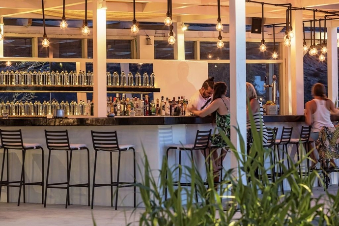 Imagen general del Hotel Dionysos Sea Side Resort. Foto 4