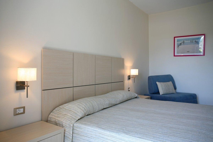 Imagen general del Hotel Dionysos Sea Side Resort. Foto 11