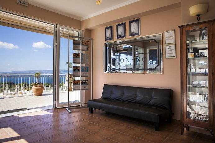 Imagen de los interiores del Hotel Dionysos Village Resort. Foto 20