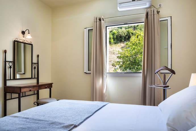 Imagen de la habitación del Hotel Dionysos Village Resort. Foto 16