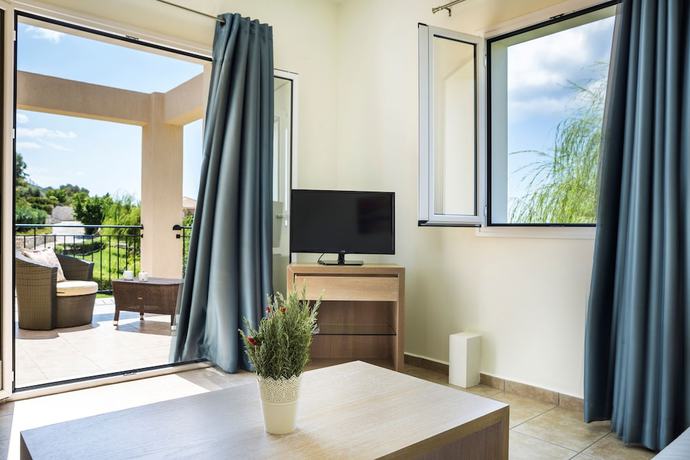 Imagen de la habitación del Hotel Dionysos Village Resort. Foto 17