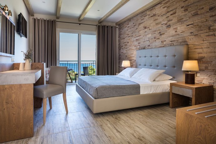 Imagen de la habitación del Hotel Dionysos Village Resort. Foto 18