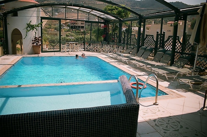 Imagen de la piscina del Hotel Dioskouroi Apartments. Foto 11