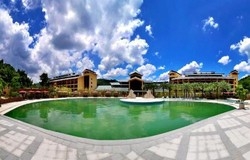 Imagen de la piscina del Hotel Dipai Hotspring Resort. Foto 8