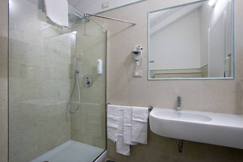 Imagen de la habitación del Hotel Dipendenza Bellavista, Lido di Ostia. Foto 13