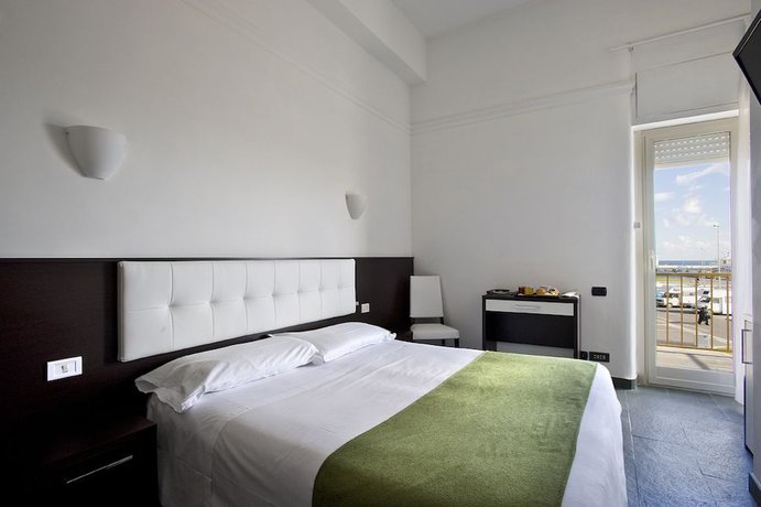 Imagen de la habitación del Hotel Dipendenza Bellavista, Lido di Ostia. Foto 17