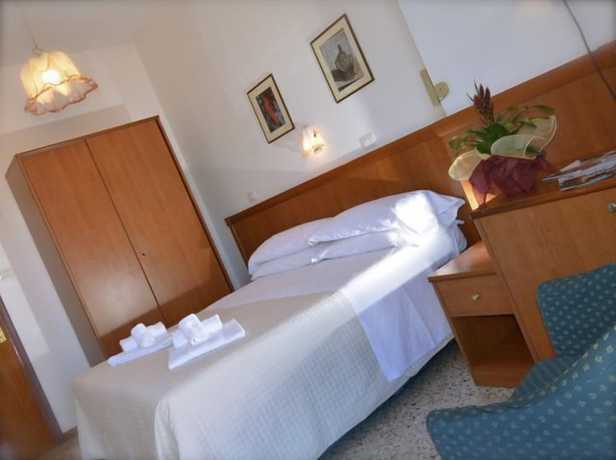 Imagen de la habitación del Hotel Diplomat Marine. Foto 2