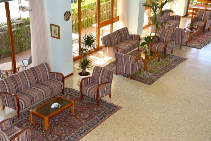 Imagen de los interiores del Hotel Diplomat Marine. Foto 12