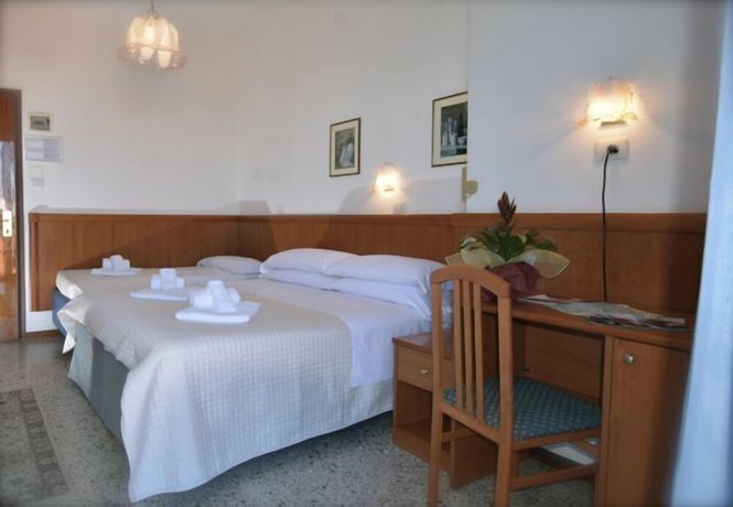 Imagen de la habitación del Hotel Diplomat Marine. Foto 4