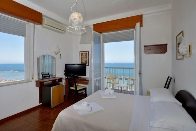 Imagen de la habitación del Hotel Diplomat Marine. Foto 6