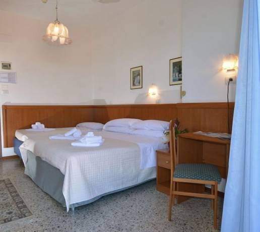 Imagen de la habitación del Hotel Diplomat Marine. Foto 7