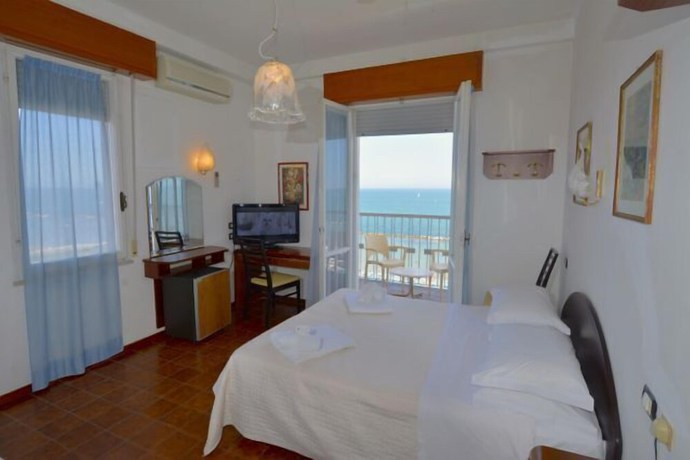 Imagen de la habitación del Hotel Diplomat Marine. Foto 9