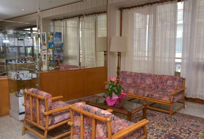 Imagen de los interiores del Hotel Diplomat Marine. Foto 16