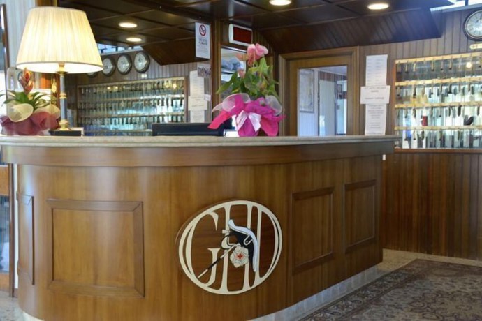 Imagen de los interiores del Hotel Diplomat Marine. Foto 19