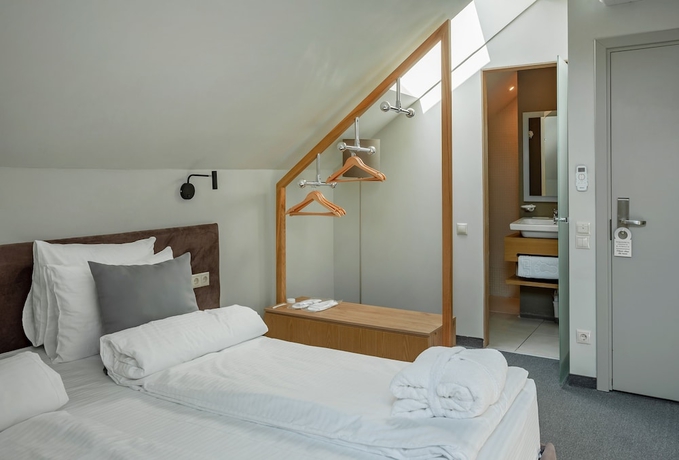 Imagen de la habitación del Hotel Diplomat Residence. Foto 2