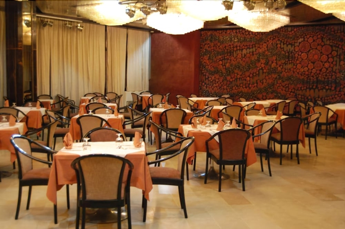Imagen del bar/restaurante del Hotel Diplomat, Tunis. Foto 4