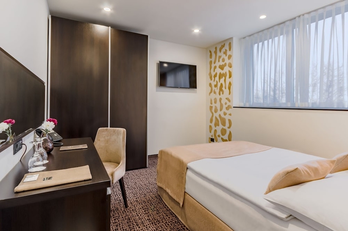 Imagen de la habitación del Hotel Diplomat, Zagreb. Foto 13