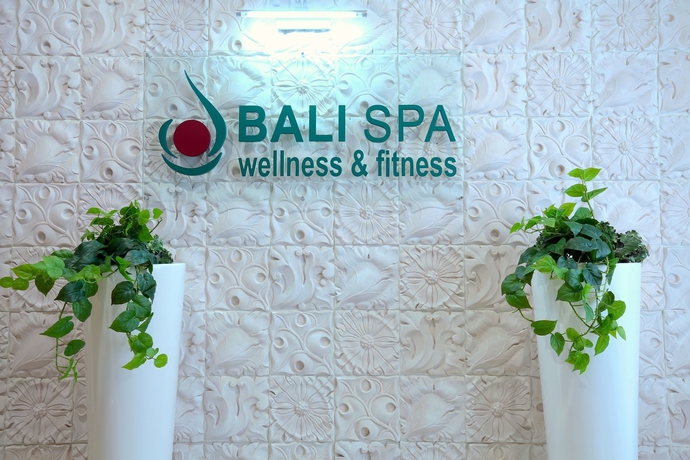 Imagen de la piscina del Hotel Diplomat and Business Center. Foto 10