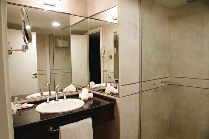 Imagen de la habitación del Hotel Diplomatic, Mendoza Centro Ciudad. Foto 4