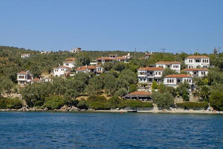 Imagen de la piscina del Hotel Diplomats Holidays. Foto 8