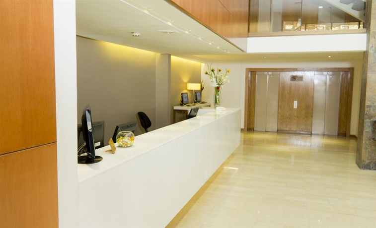 Imagen de los interiores del Hotel Director Vitacura. Foto 7