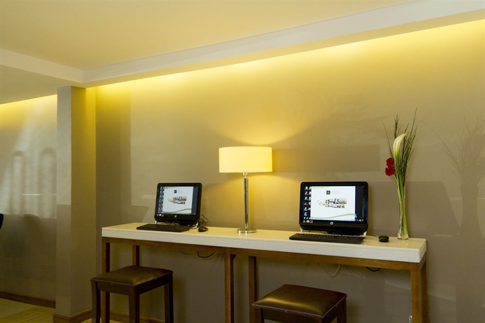 Imagen de los interiores del Hotel Director Vitacura. Foto 9
