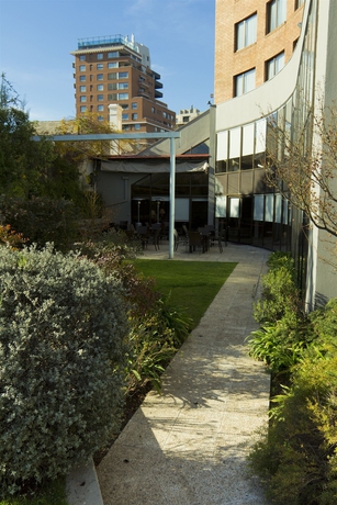 Imagen de los exteriores del Hotel Director Vitacura. Foto 6