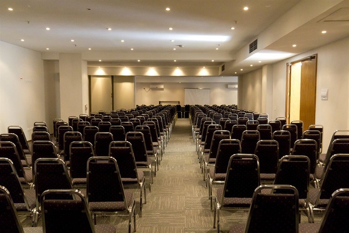 Imagen de los interiores del Hotel Director Vitacura. Foto 12