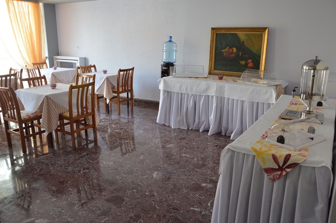 Imagen del bar/restaurante del Hotel Diros. Foto 5