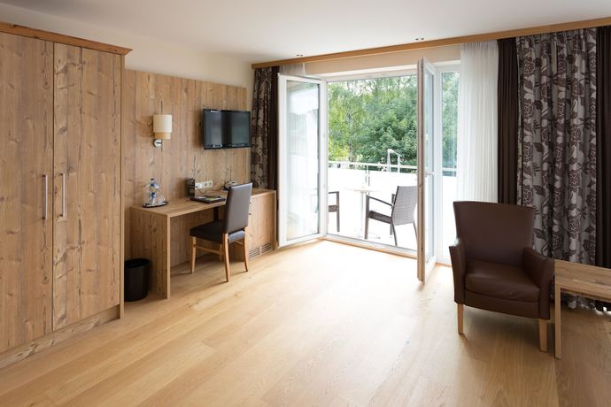 Imagen de la habitación del Hotel Dirsch Wellness and Spa Resort. Foto 4