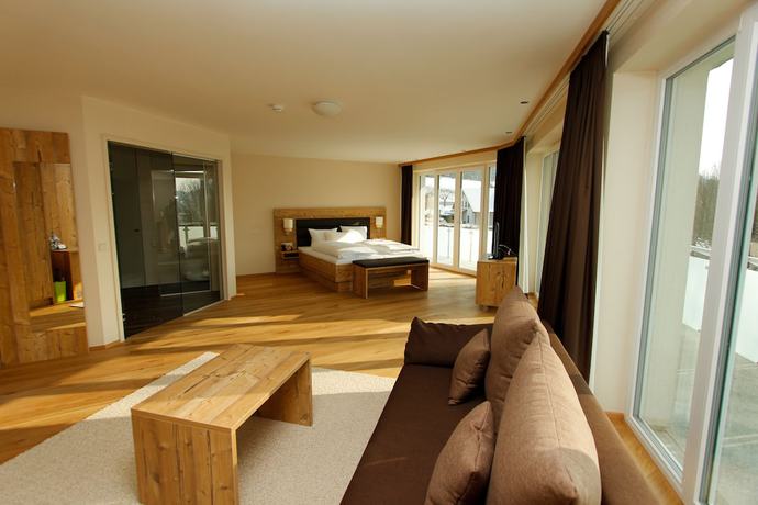 Imagen de la habitación del Hotel Dirsch Wellness and Spa Resort. Foto 5