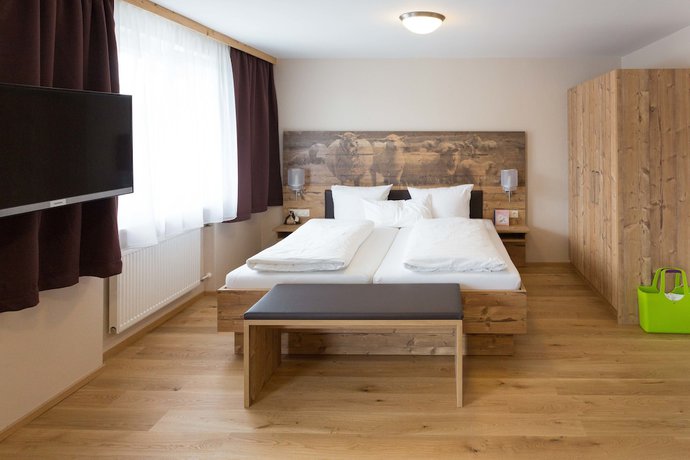 Imagen de la habitación del Hotel Dirsch Wellness and Spa Resort. Foto 6