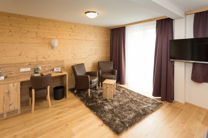 Imagen de la habitación del Hotel Dirsch Wellness and Spa Resort. Foto 15