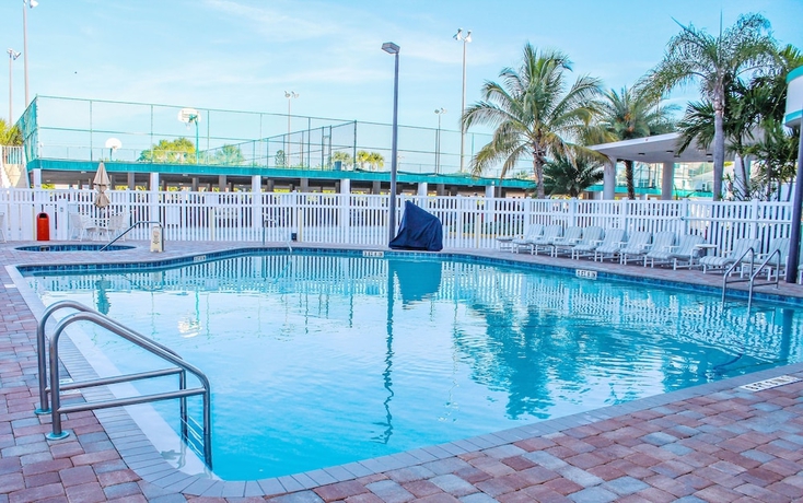 Imagen de la piscina del Hotel Discovery Beach Resort By Vri Americas. Foto 17