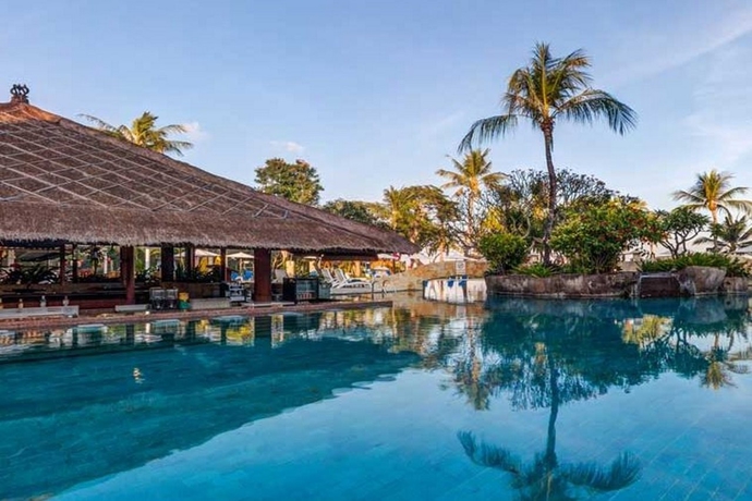 Imagen de la piscina del Hotel Discovery Kartika Plaza - Chse Certified. Foto 16