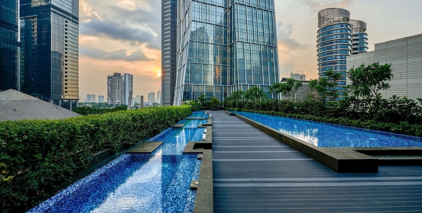 Imagen de la piscina del Hotel Discovery SCBD Jakarta. Foto 17