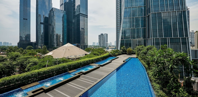 Imagen de la piscina del Hotel Discovery SCBD Jakarta. Foto 18