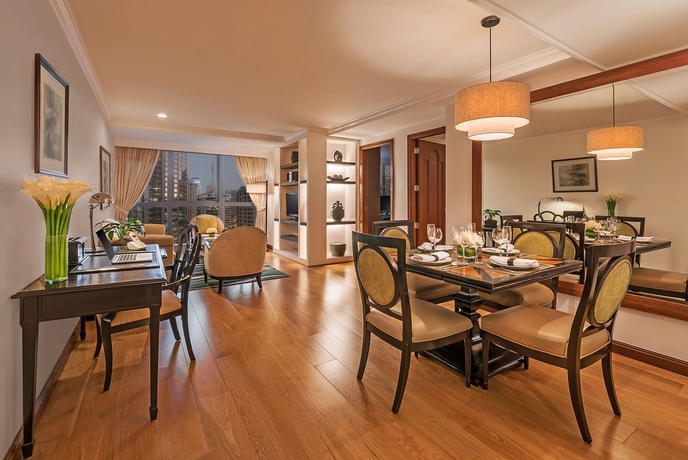 Imagen del bar/restaurante del Hotel Discovery Suites. Foto 3