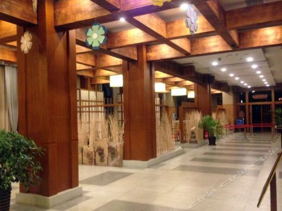 Imagen de los interiores del Hotel Discoveryland. Foto 6