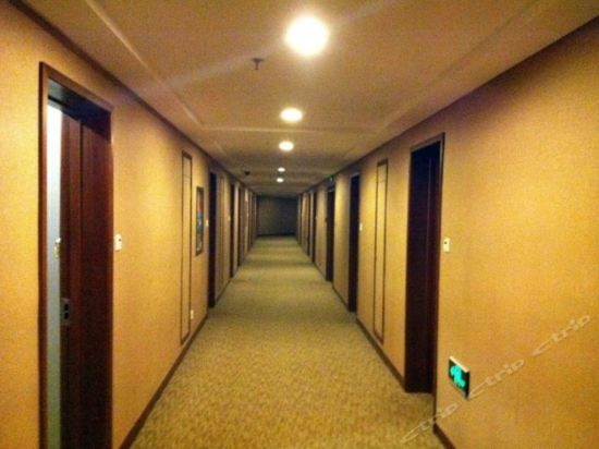 Imagen de los interiores del Hotel Discoveryland. Foto 7