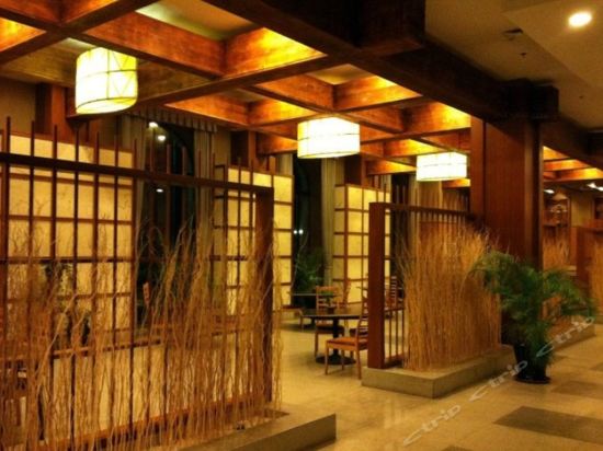 Imagen de los interiores del Hotel Discoveryland. Foto 8