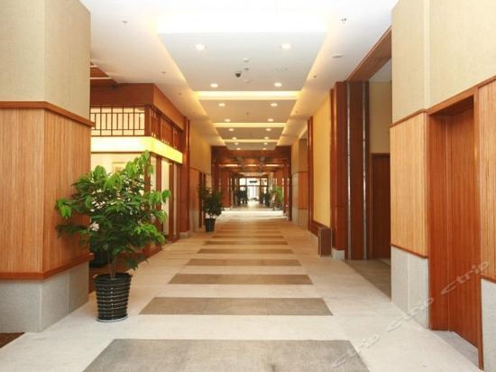 Imagen de los interiores del Hotel Discoveryland. Foto 10