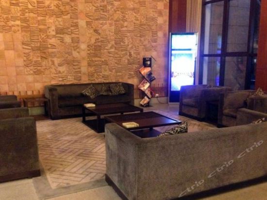 Imagen de los interiores del Hotel Discoveryland. Foto 11