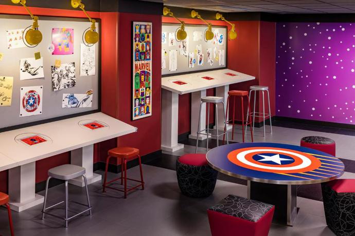 Imagen del bar/restaurante del Hotel Disney New York - The Art Of Marvel. Foto 4