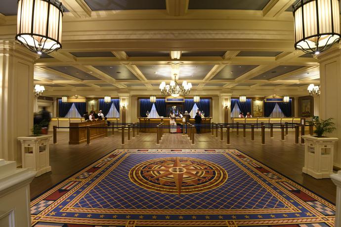 Imagen de los interiores del Hotel Disney Newport Bay Club. Foto 14