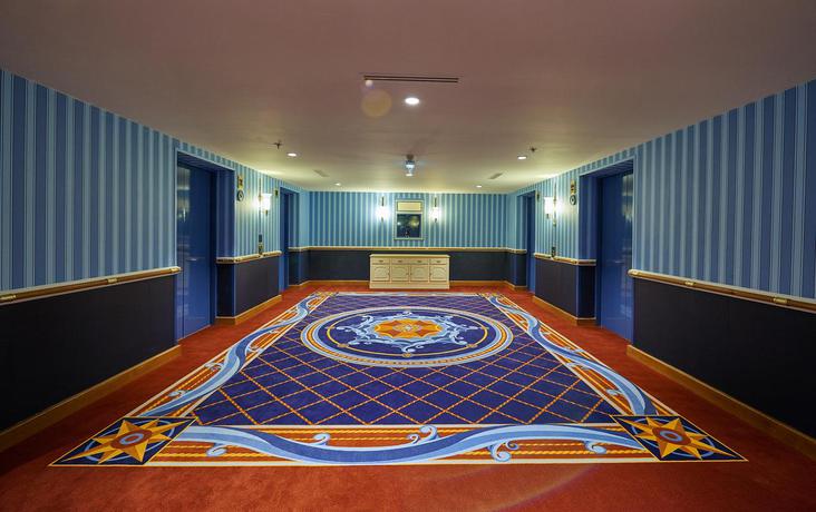 Imagen de los interiores del Hotel Disney Newport Bay Club. Foto 15