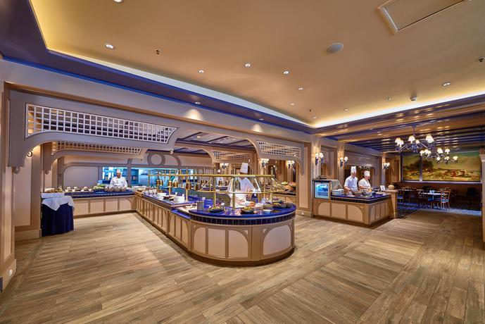 Imagen del bar/restaurante del Hotel Disney Newport Bay Club. Foto 2