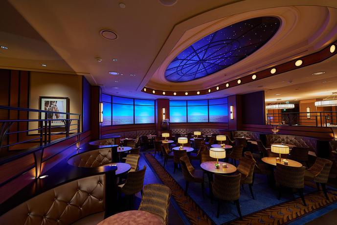 Imagen del bar/restaurante del Hotel Disney Newport Bay Club. Foto 4
